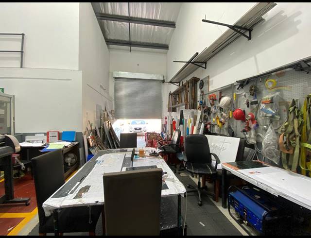 147M² WAREHOUSE FOR SALE IN BARBEQUE DOWNS